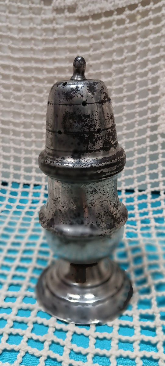 Saupoudreuse étain XVIII siècle