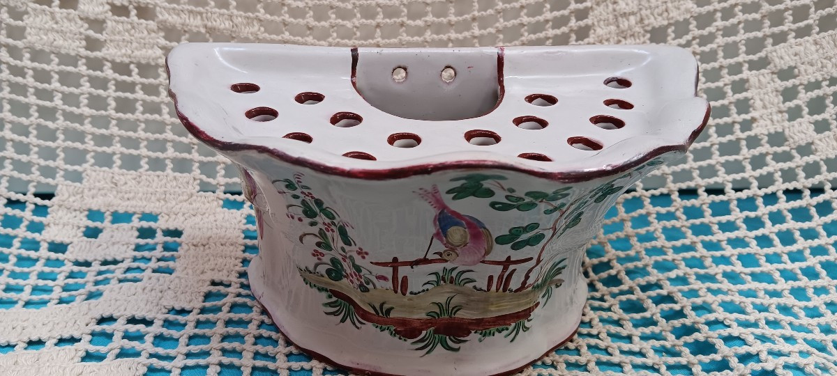 Bouquetière d'applique faience des Islettes St Clément - Fin XVIII, Début XVIII siècle