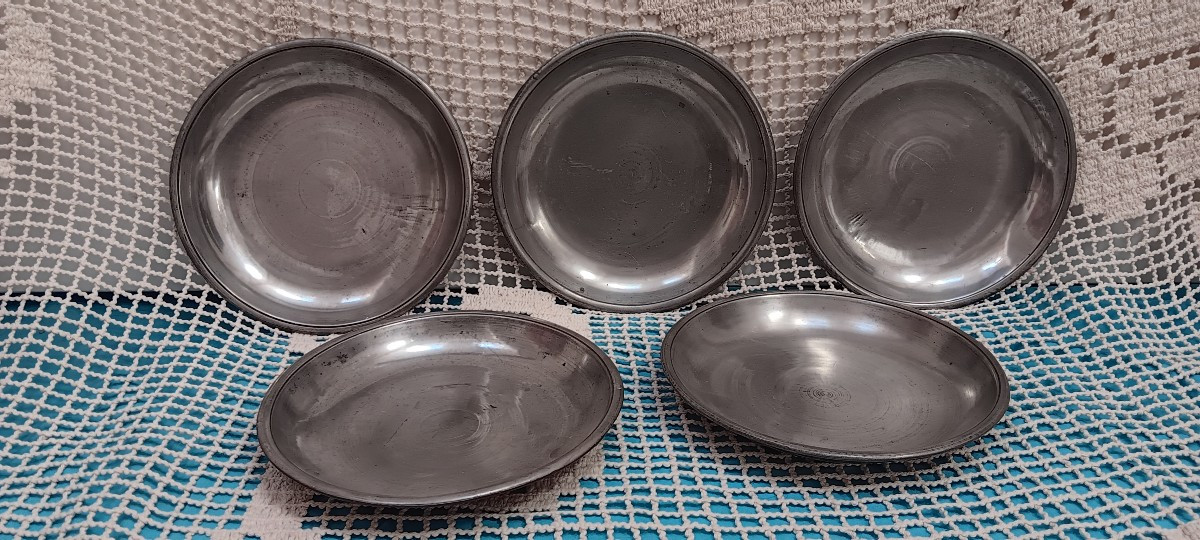 Série de 5 assiettes creuses en étain - XIX siècle