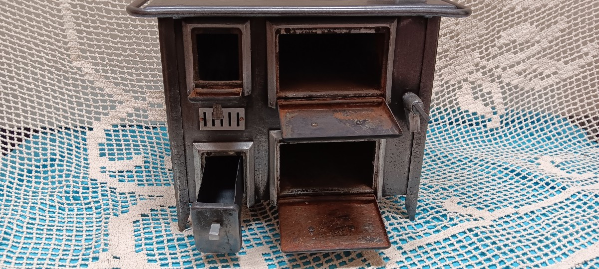 Sheet Metal Doll's Stove-photo-3