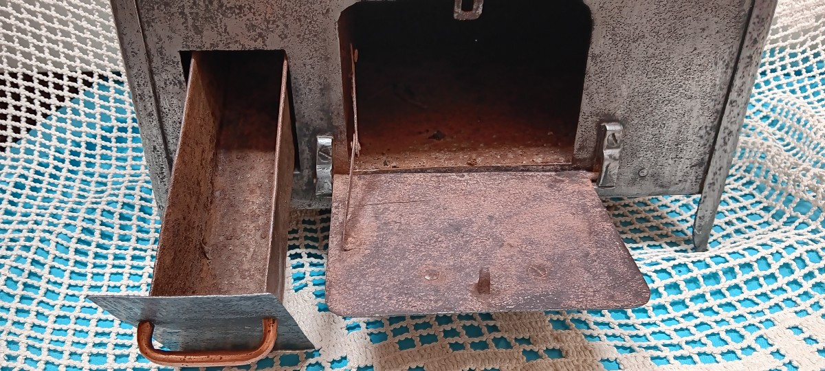 Sheet Metal Doll's Stove-photo-4