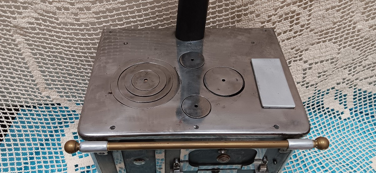 Sheet Metal Doll Or Demonstration Stove-photo-3