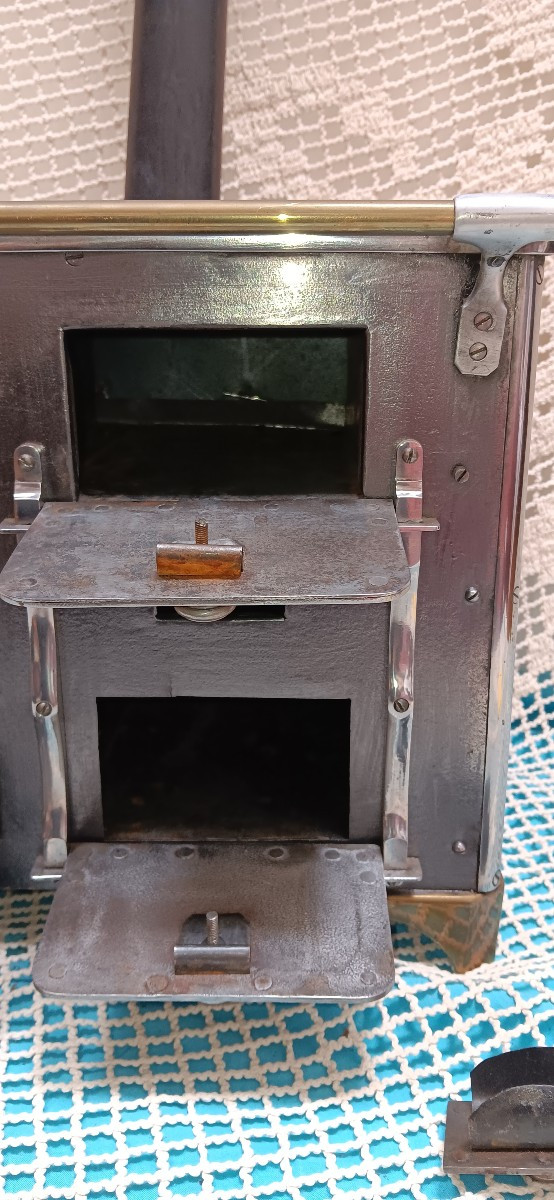 Sheet Metal Doll Or Demonstration Stove-photo-3