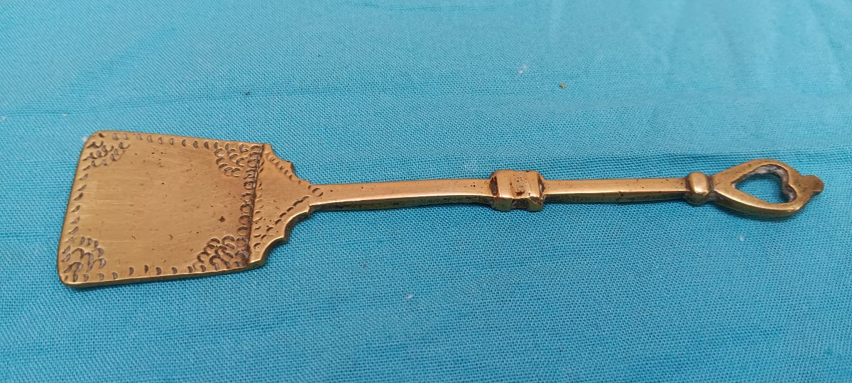 Pelle à couvot en bronze - XVIII ou XIX siècle