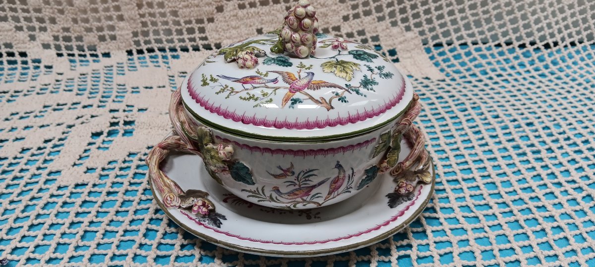Aprey Broth Pot - 18th Century