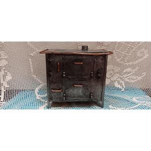 Cuisinière de poupée en tôle
