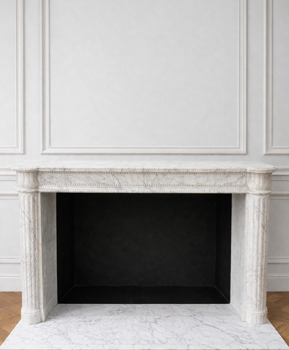 Belle Cheminée Ancienne De Style Louis XVI Réalisée En Marbre De Carrare Début XIXème Siecle 