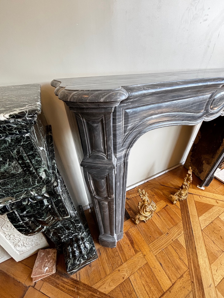 Cheminée Ancienne En Marbre Bleu Turquin Fin XIXeme Dite Pompadour A Pieds Louis XV-photo-3