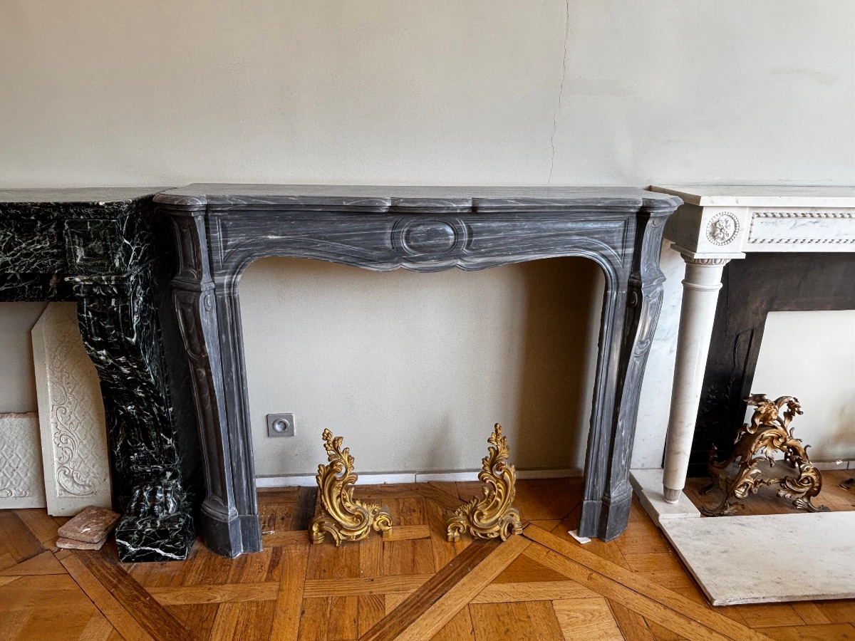 Cheminée Ancienne En Marbre Bleu Turquin Fin XIXeme Dite Pompadour A Pieds Louis XV-photo-1
