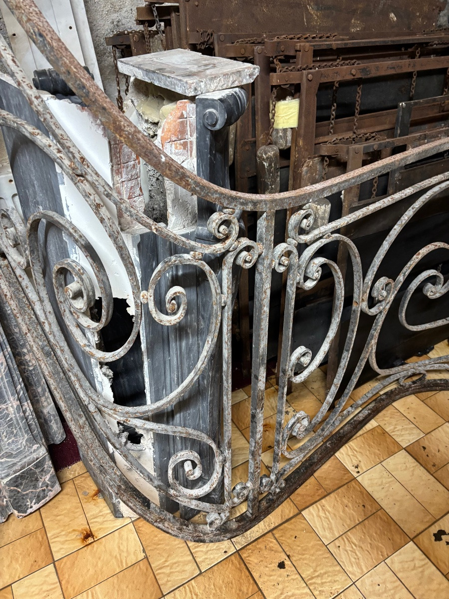 Belle Et élégante Descente D’escalier En Fonte de fer XIXeme -photo-1