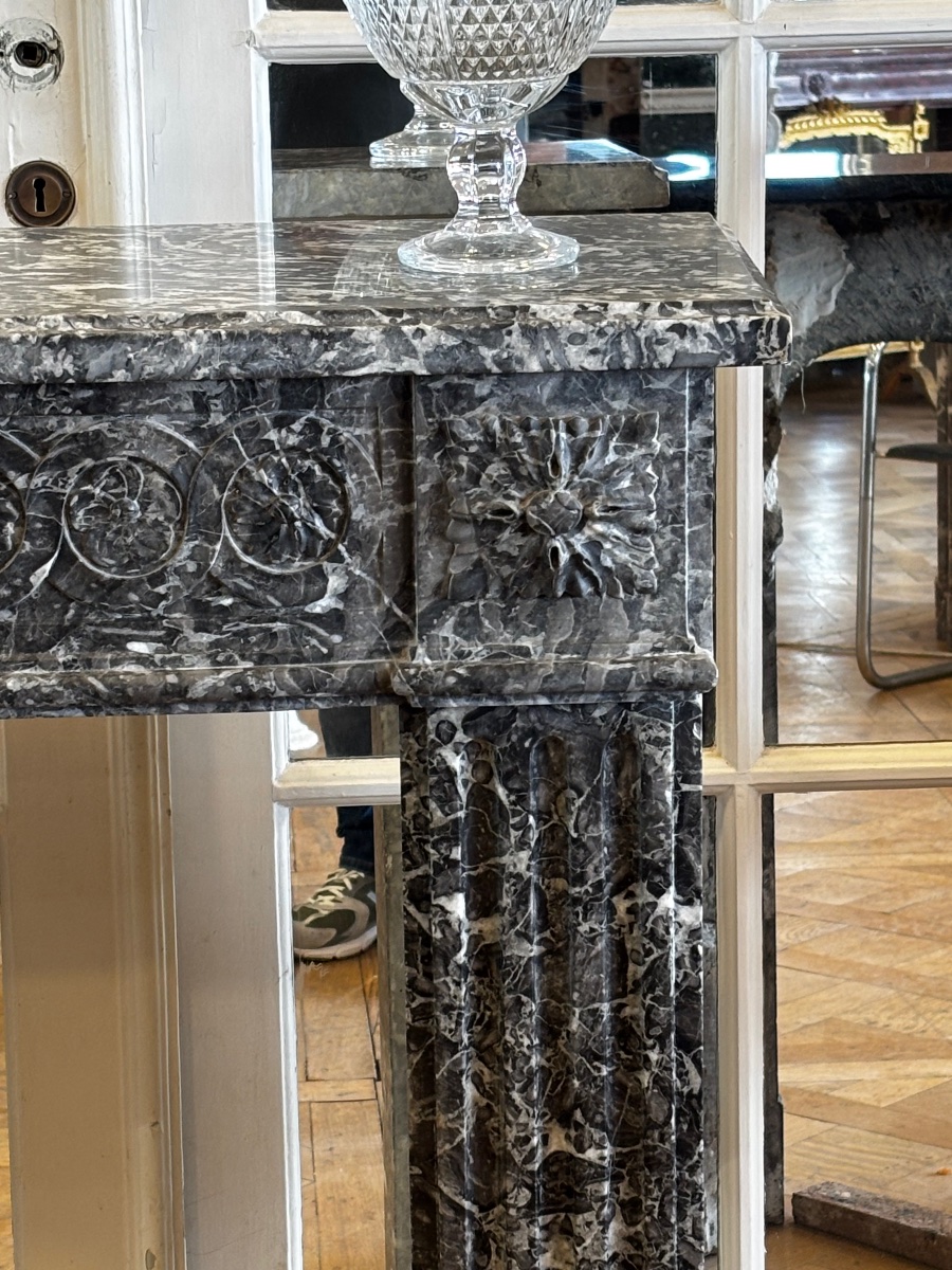 Elegante Cheminee Louis XVI Realisee En Marbre Gris Saint Anne-photo-2