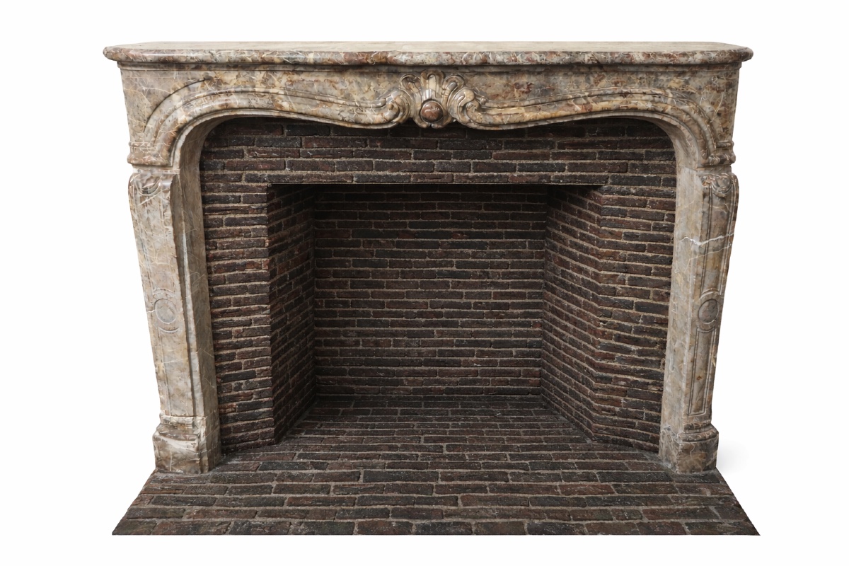 Belle Cheminée Ancienne D’époque Louis XV Réalisée En Marbre Rouge 
