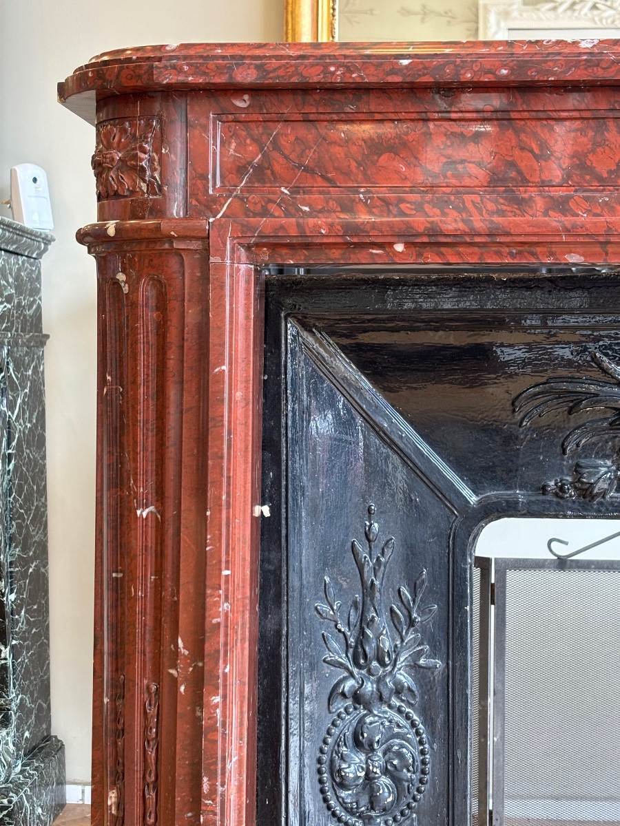 Cheminée Ancienne De Style Louis XVI Réalisée En Marbre Rouge Griotte Datant Du XIXeme Siècle -photo-1