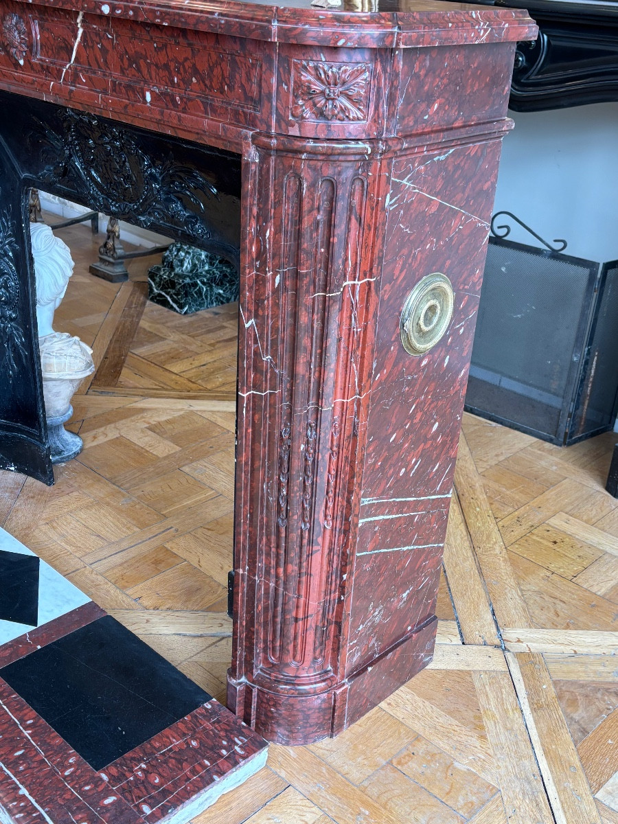 Cheminée Ancienne De Style Louis XVI Réalisée En Marbre Rouge Griotte Datant Du XIXeme Siècle -photo-2
