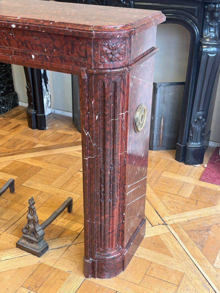 Cheminée Ancienne De Style Louis XVI Réalisée En Marbre Rouge Griotte Datant Du XIXeme Siècle -photo-5