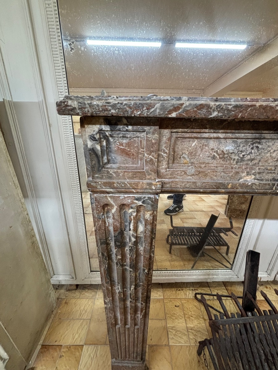 Cheminée Ancienne De Style Louis XVI Réalisée En Marbre Rouge Datant Du XIXeme Siècle -photo-1