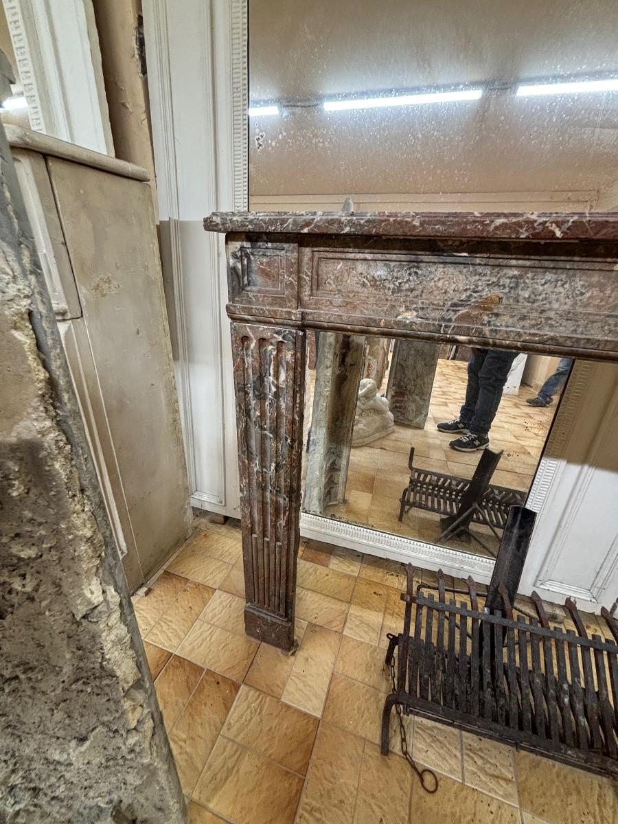 Cheminée Ancienne De Style Louis XVI Réalisée En Marbre Rouge Datant Du XIXeme Siècle -photo-2