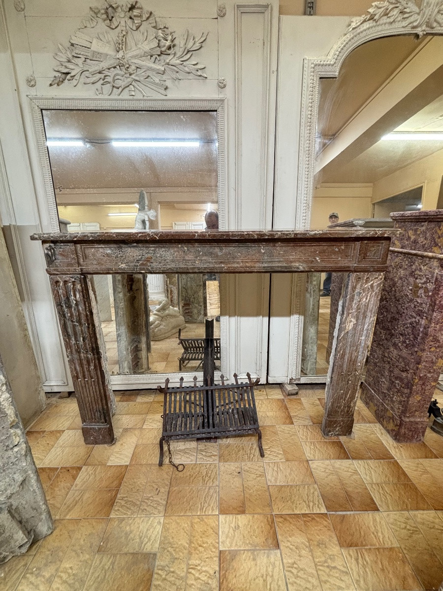 Cheminée Ancienne De Style Louis XVI Réalisée En Marbre Rouge Datant Du XIXeme Siècle -photo-4