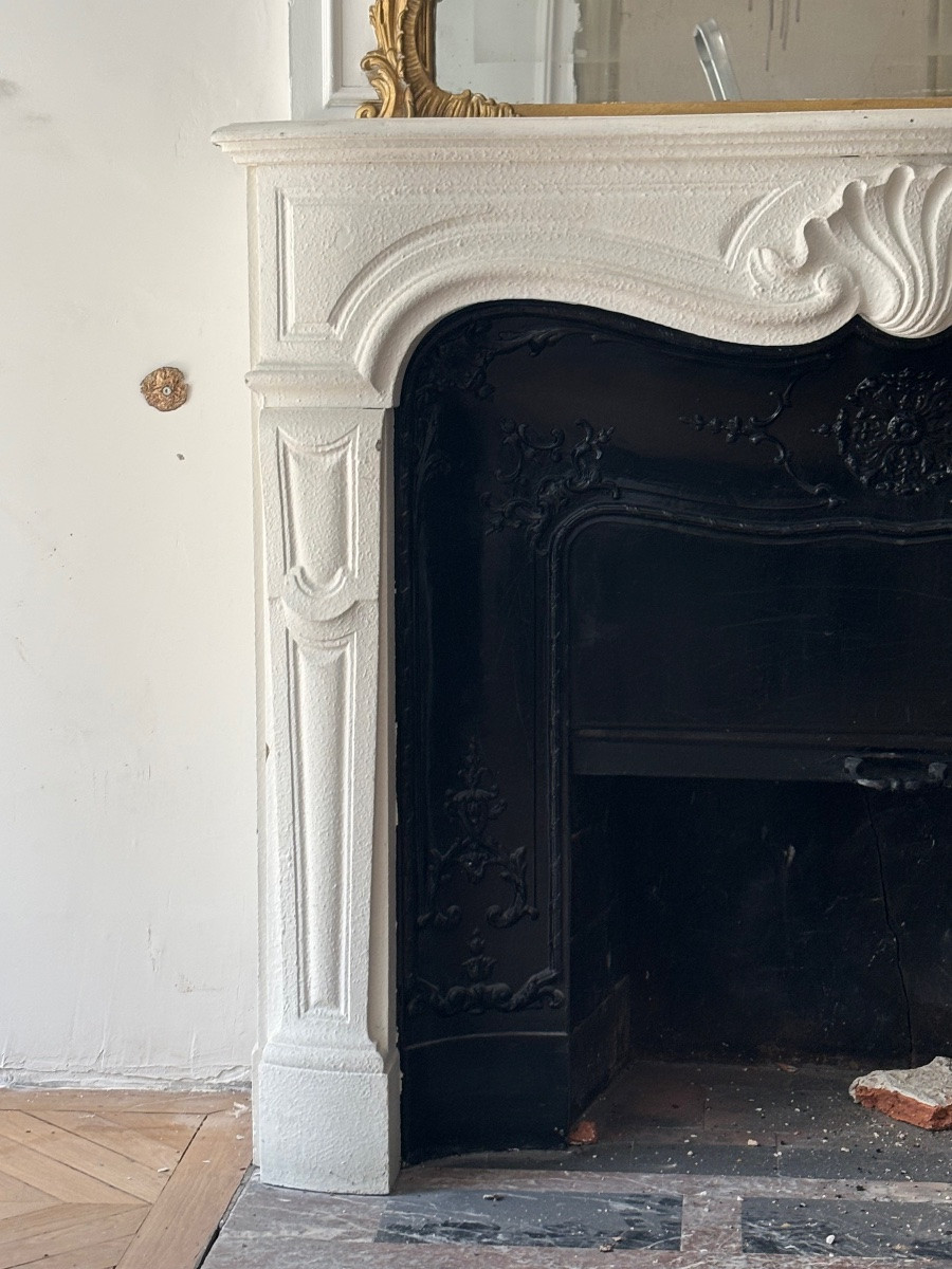 Cheminée Ancienne Réalisée En Marbre Rouge De Style Louis XV Rocaille Datant Du XIXeme Siècle -photo-4