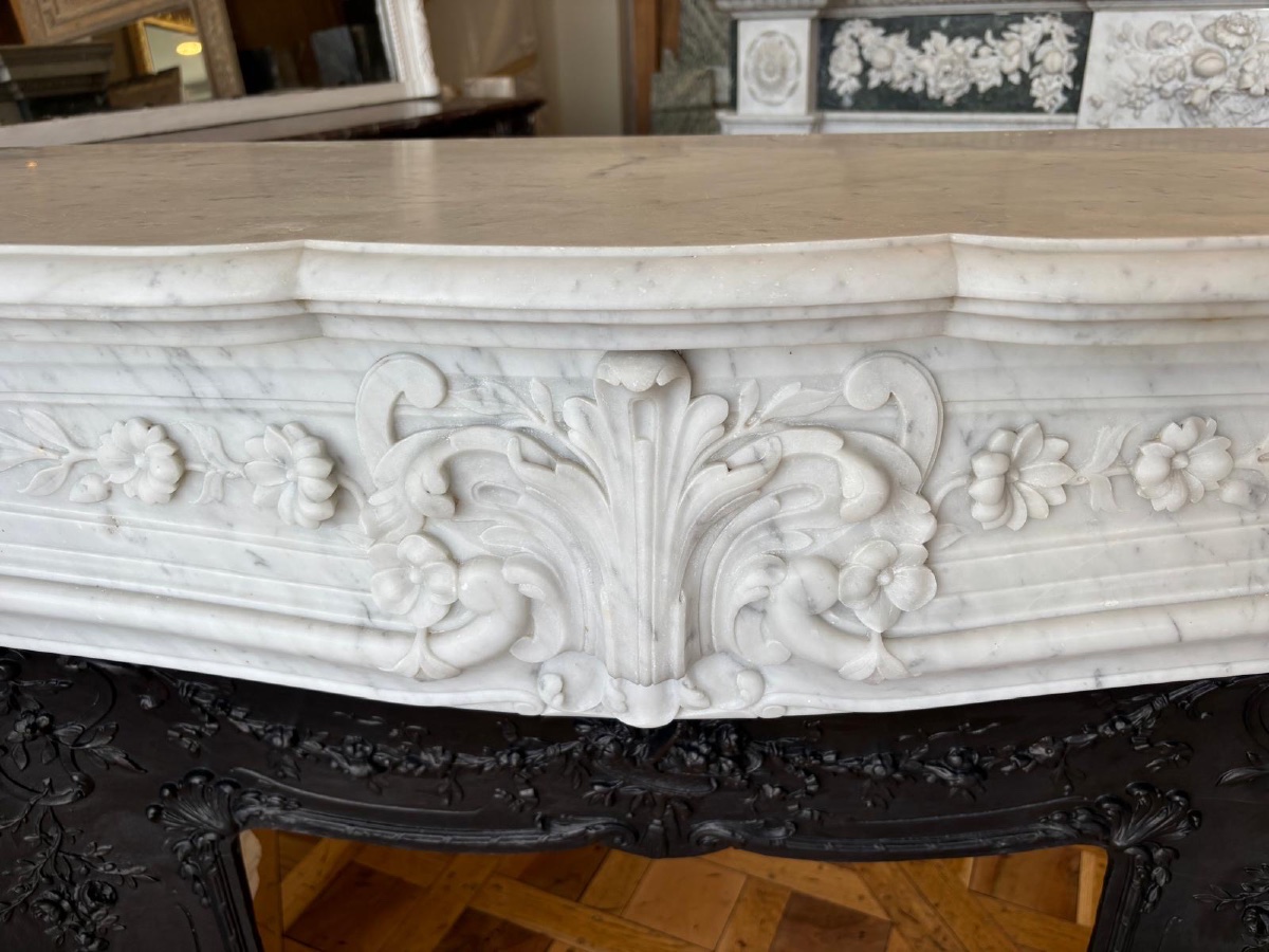 Antique Louis XV Style Fireplace With Voluptuousness In White Carrara Marble, Late 19th Century-photo-2
