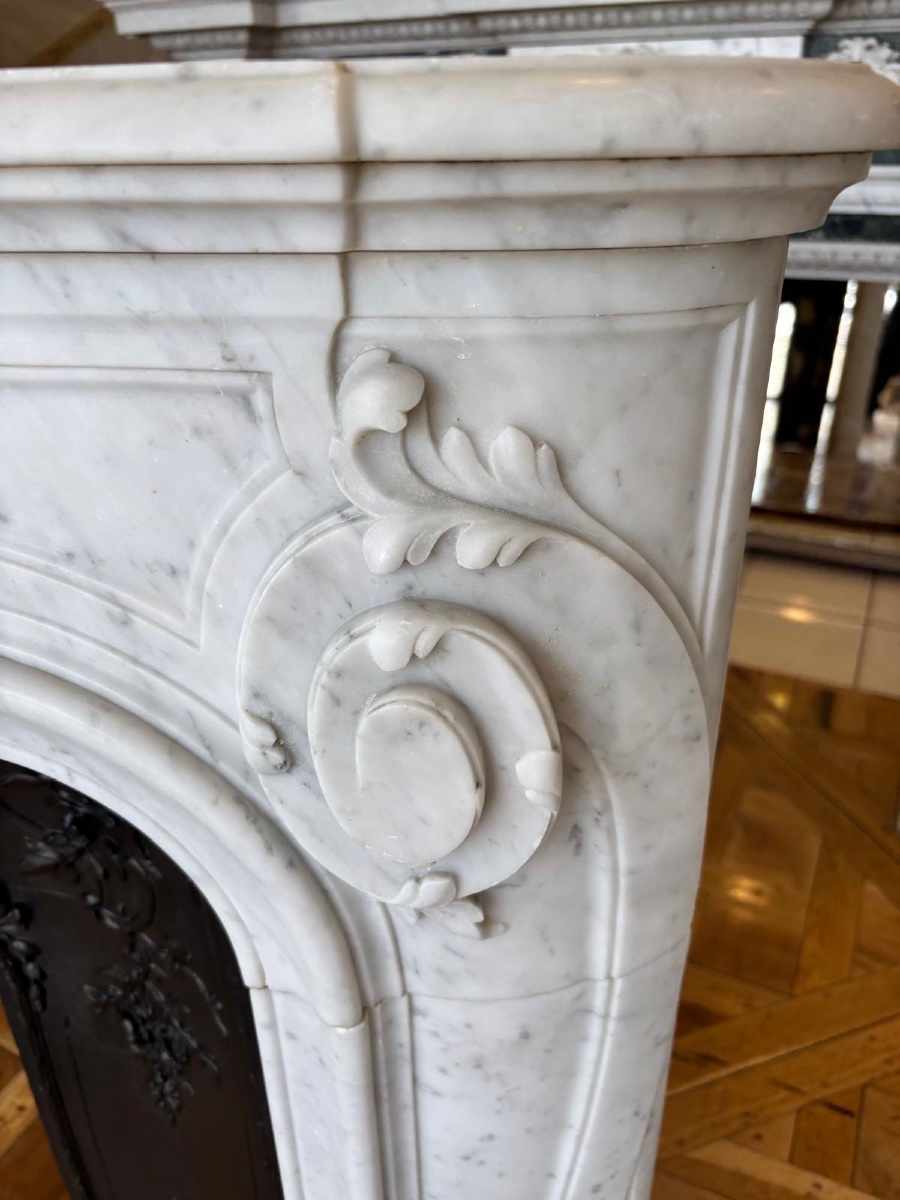 Antique Louis XV Style Fireplace With Voluptuousness In White Carrara Marble, Late 19th Century-photo-1
