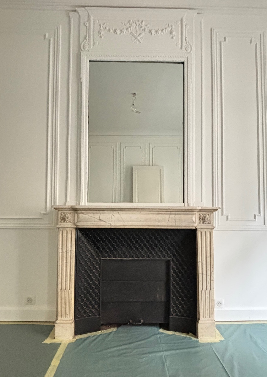 White Marble Fireplace In Louis XVI Style Dating From The End Of The 19th Century 