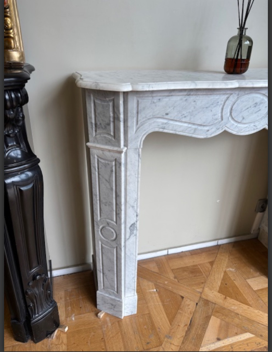 Jolie paire de petite cheminée ancienne style Pompadour plate en marbre Carrare fin XIXeme-photo-2