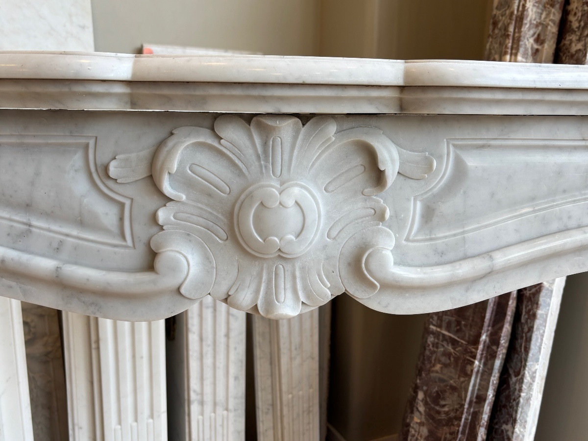 Cheminée ancienne de style Louis XV trois coquilles réalisée en marbre de Carrare fin XIXeme -photo-2