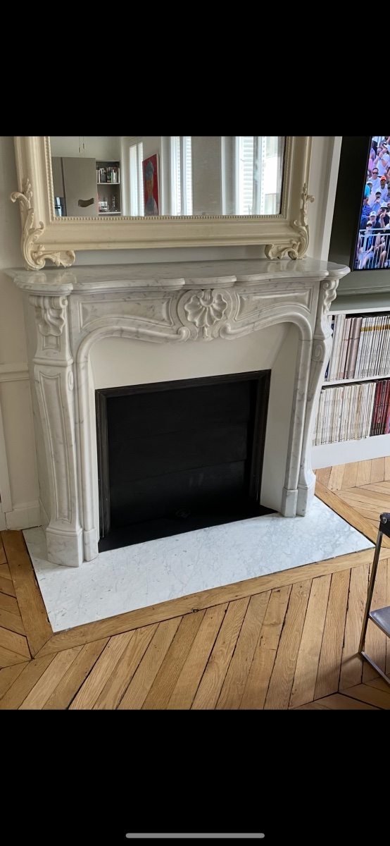 Cheminée ancienne de style Louis XV en marbre Carrare datant de la fin du XIXeme siècle -photo-2