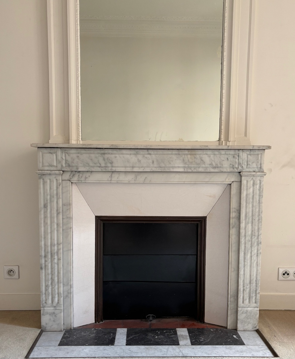Cheminée ancienne de style Louis XVI en marbre de Carrare Blanc datant de la fin XIXeme siècle -photo-2