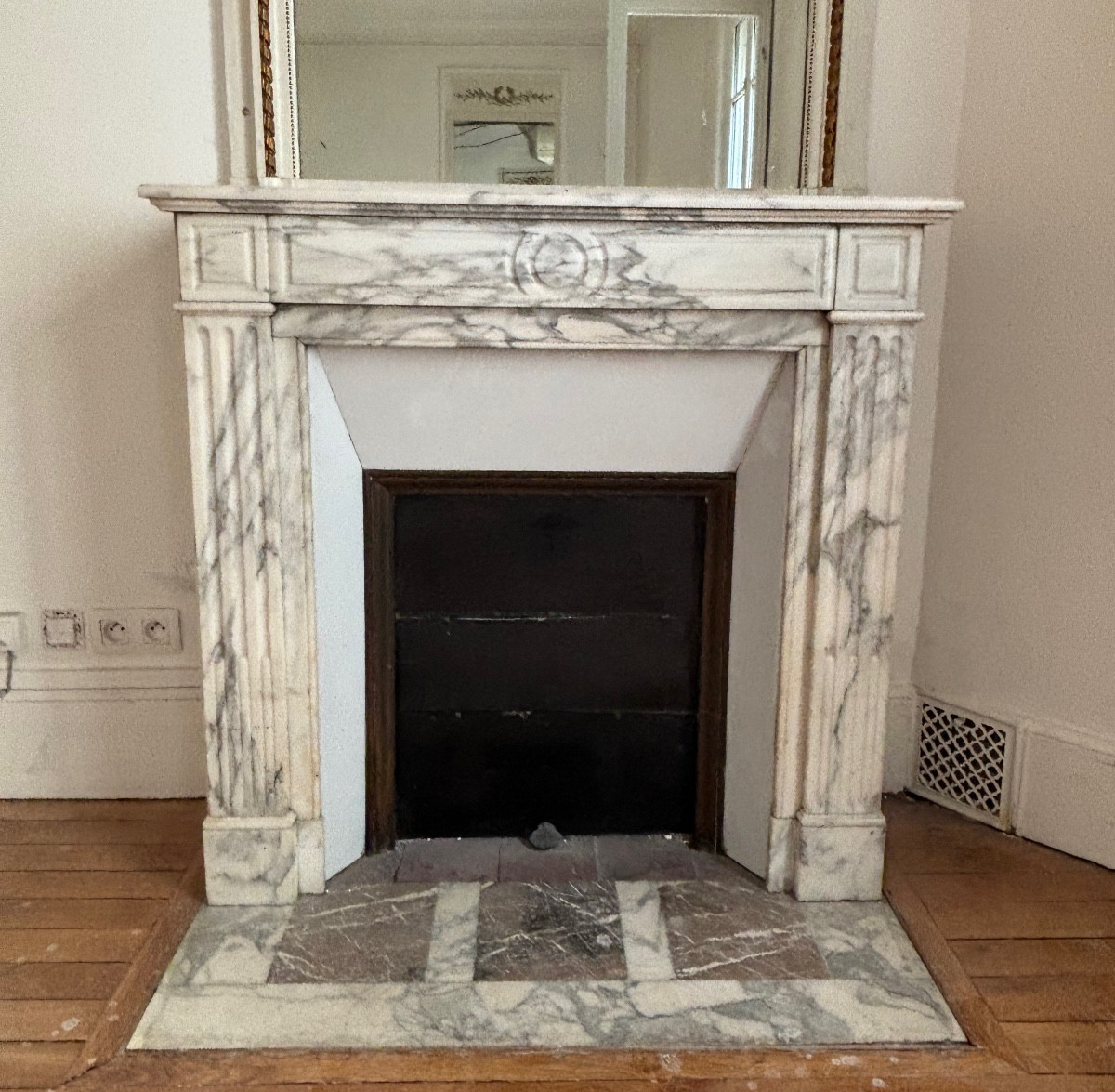 Arabescato Marble Fireplace In The Louis XVI Style, Dating From The Late 19th Century 