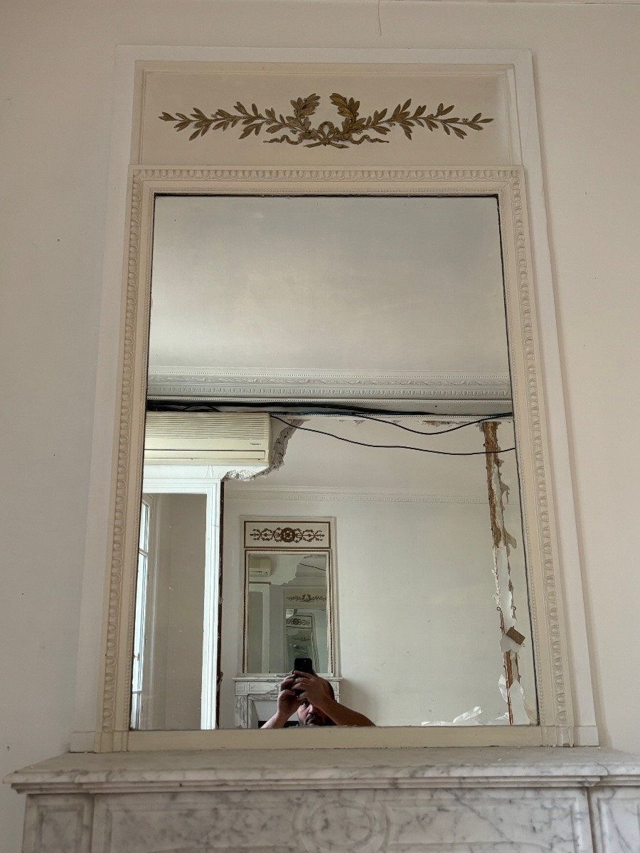 Pair Of Small Carrara White Marble Fireplaces Dating From The Late 19th Century -photo-4