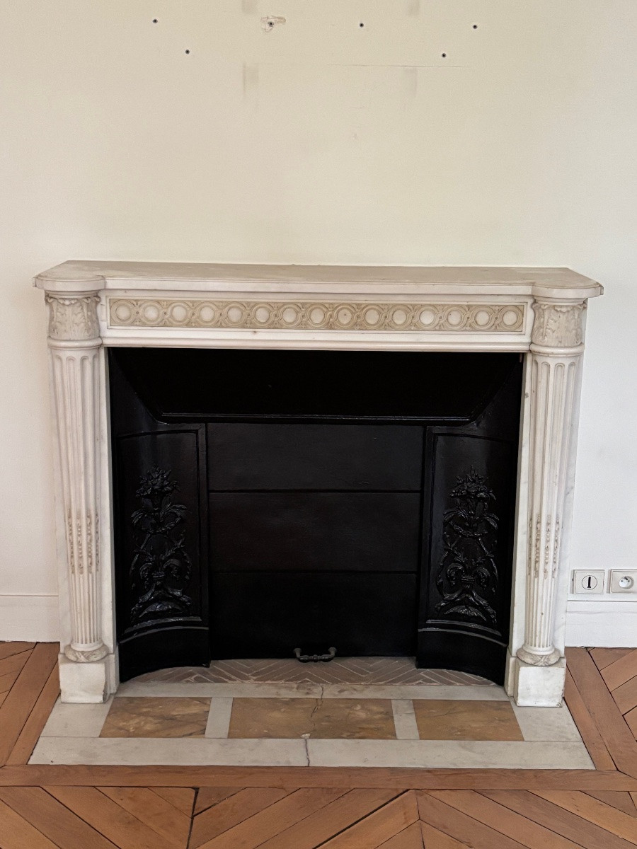 Cheminée ancienne de style Louis XVI réalisée en marbre blanc statuaire datant du XIXeme siècle-photo-2