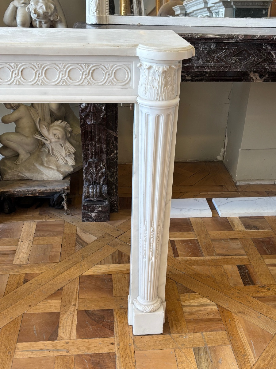 Cheminée ancienne de style Louis XVI réalisée en marbre blanc statuaire datant du XIXeme siècle-photo-3