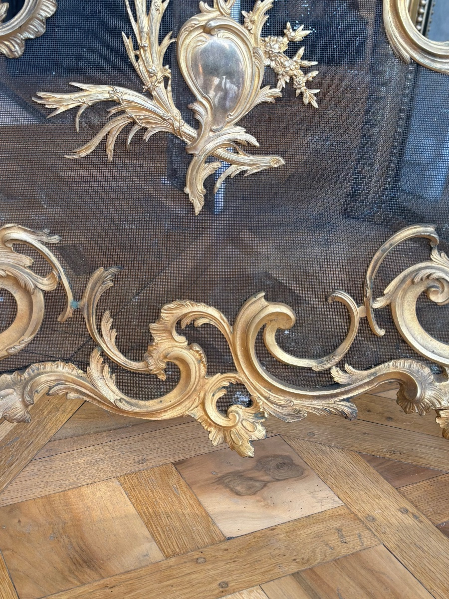 Par feu de cheminée ancien de style Louis XV rocaille en bronze doré fin du XIXeme siècle -photo-4