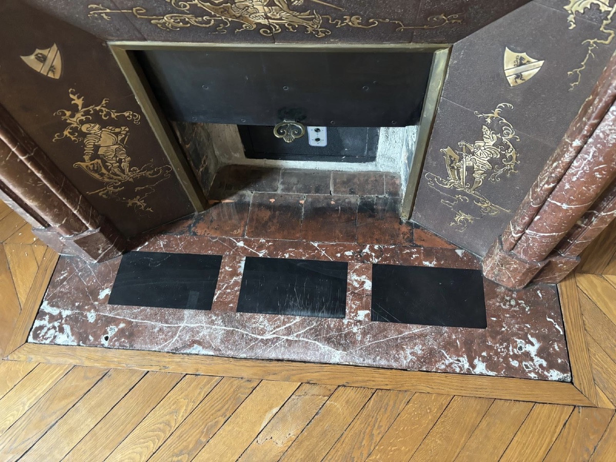 Antique Louis XIII Style Fireplace With A Hood, Made Of Red Marble, Late 19th Century -photo-4