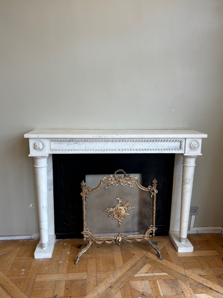 Antique Louis XVI Style Fireplace In White Marble With Columns And Rosettes-photo-2
