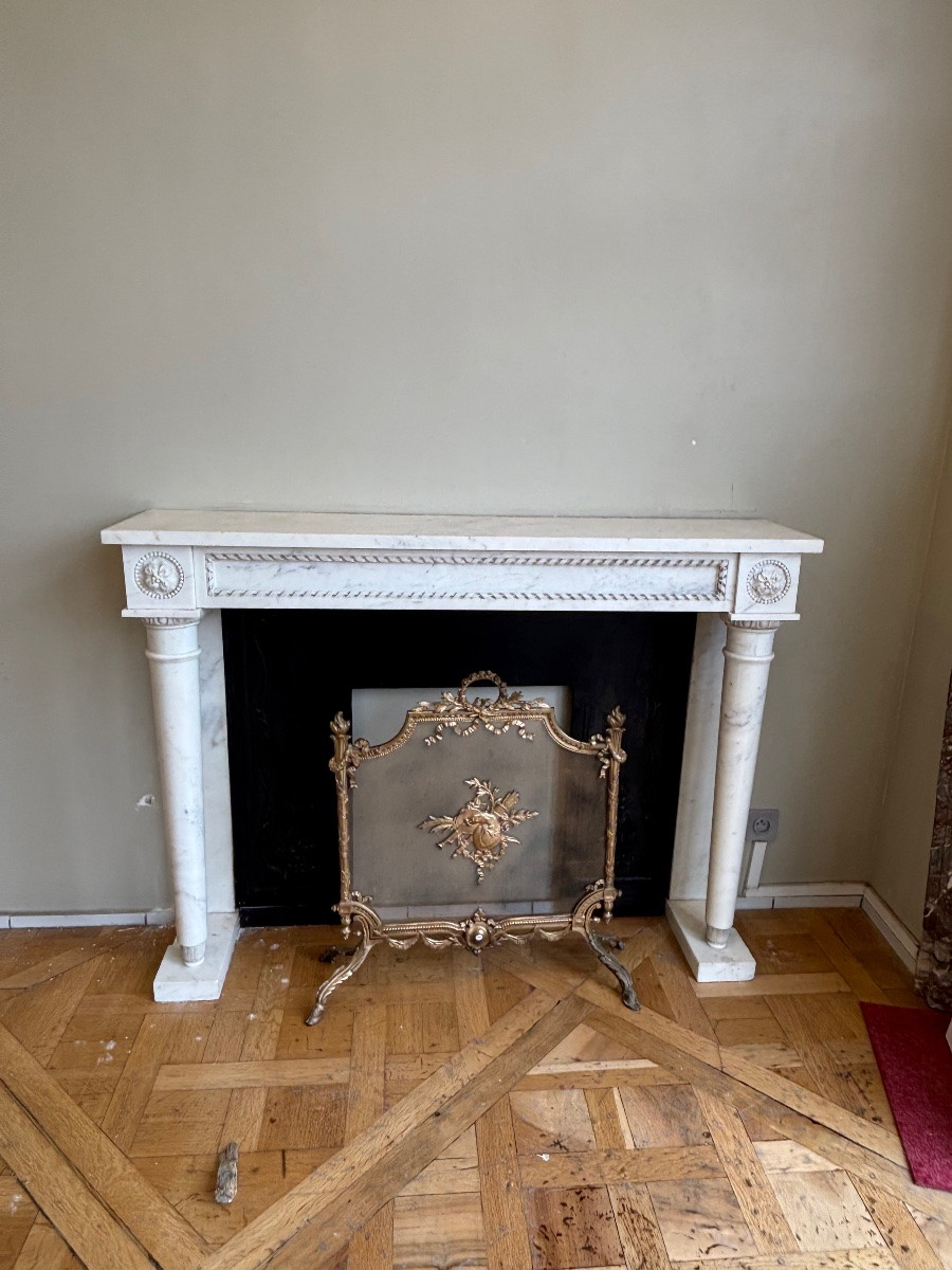Antique Louis XVI Style Fireplace In White Marble With Columns And Rosettes-photo-3