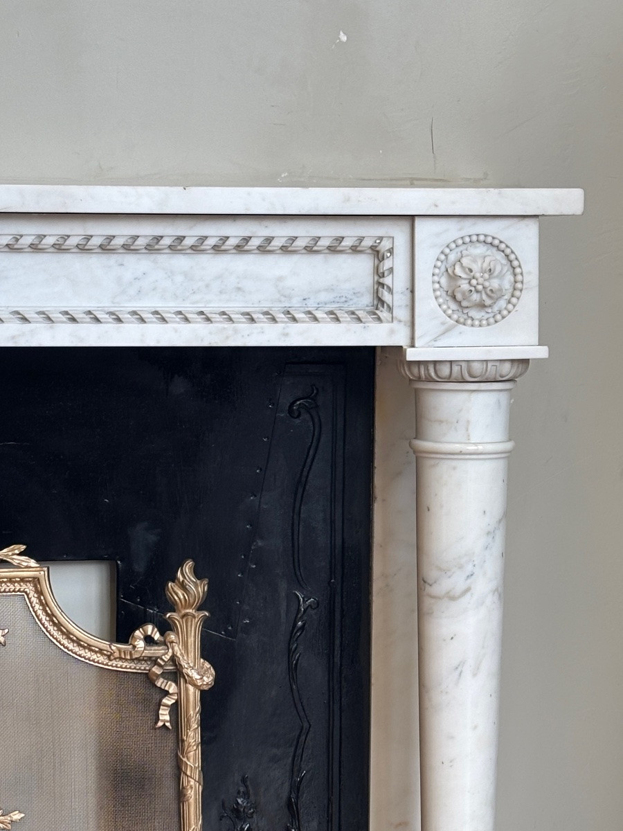 Antique Louis XVI Style Fireplace In White Marble With Columns And Rosettes-photo-3