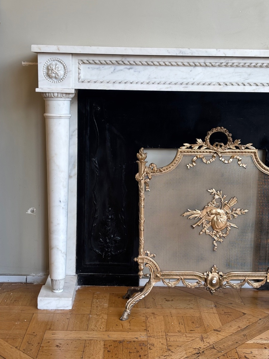 Antique Louis XVI Style Fireplace In White Marble With Columns And Rosettes-photo-4