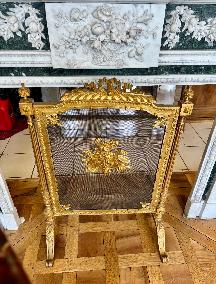 Pare feu ancien de cheminée en bronze doré style Louis XVI réalisée à la fin du XIXème siècle  