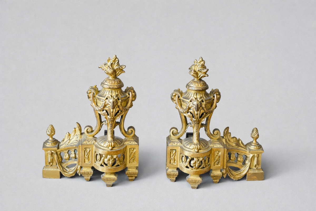 Paire de chenets en bronze  ciselé et doré de style Louis XVI fin du XIXeme siècle 