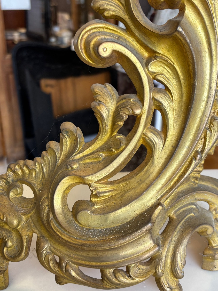 Paire de chenets en bronze doré de style Louis XV dans le goût rocaille fin XIXeme siècle -photo-4