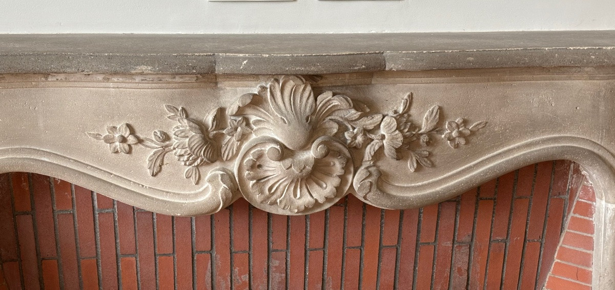 Cheminée en pierre sculptée de style Louis XV XIXeme siècle -photo-2