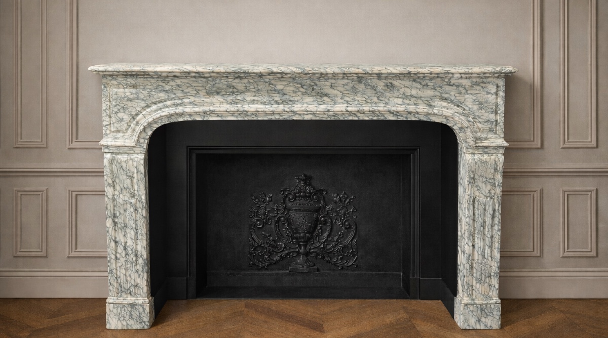 Antique Regency-style Fireplace Made Of Vert d'Estour Marble, Dating From The Late 19th Century. 