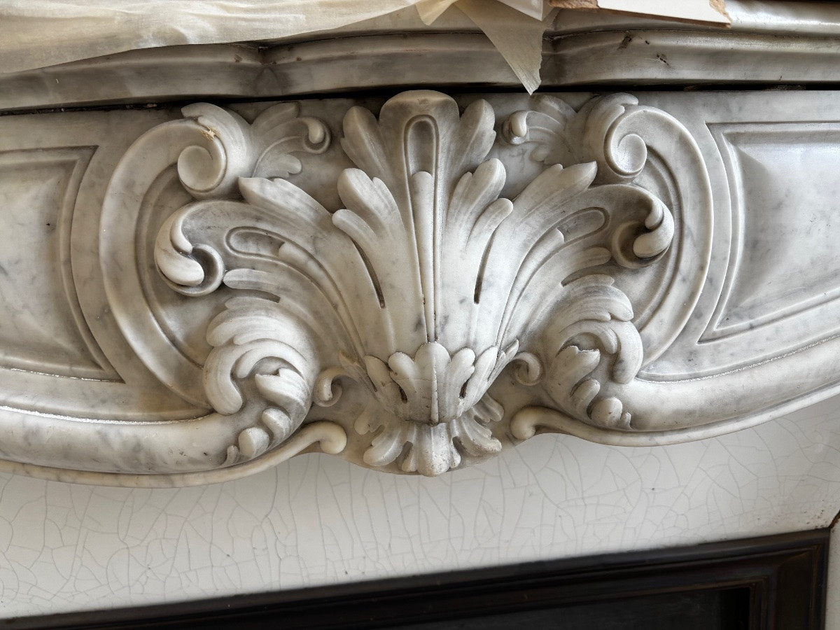 Carved White Carrara Marble Mantel In The Louis XV Style From The Late 19th Century-photo-2