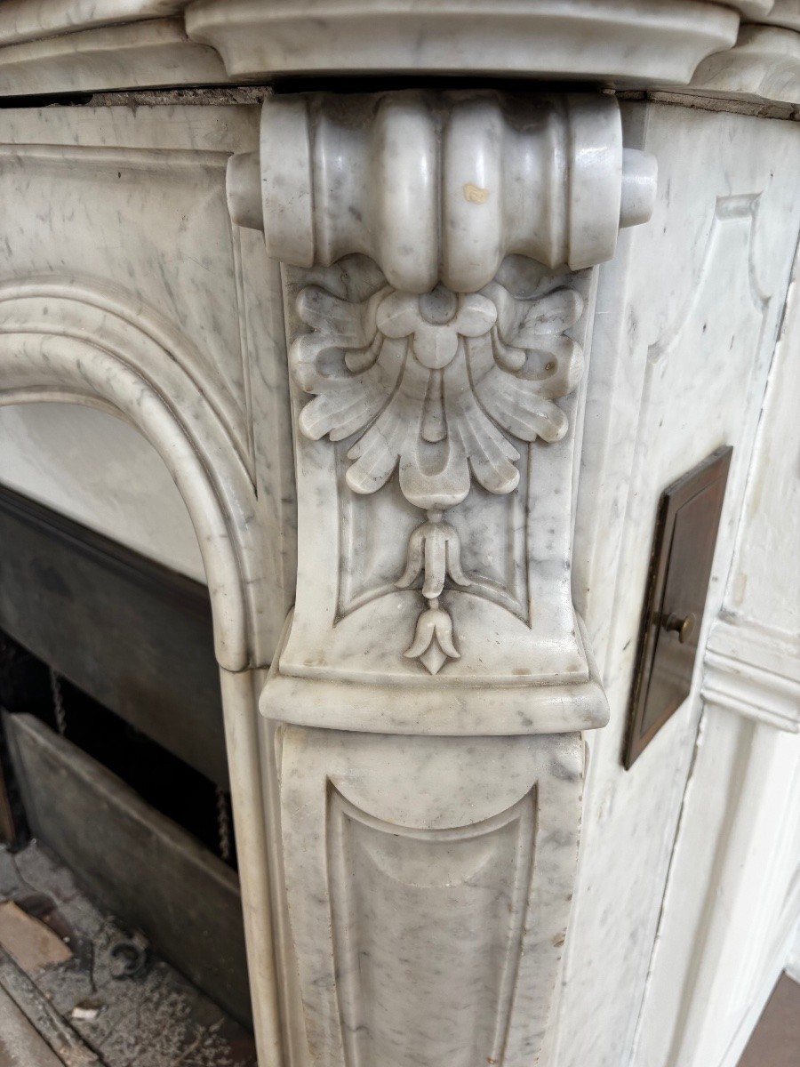 Carved White Carrara Marble Mantel In The Louis XV Style From The Late 19th Century-photo-3