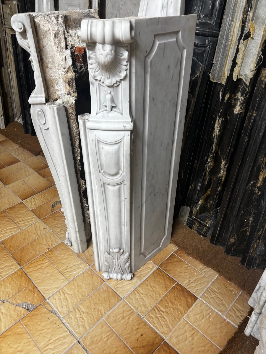 Cheminée en marbre Blanc de carrare sculptée de style Louis XV datant de la fin XIXeme siècle -photo-4