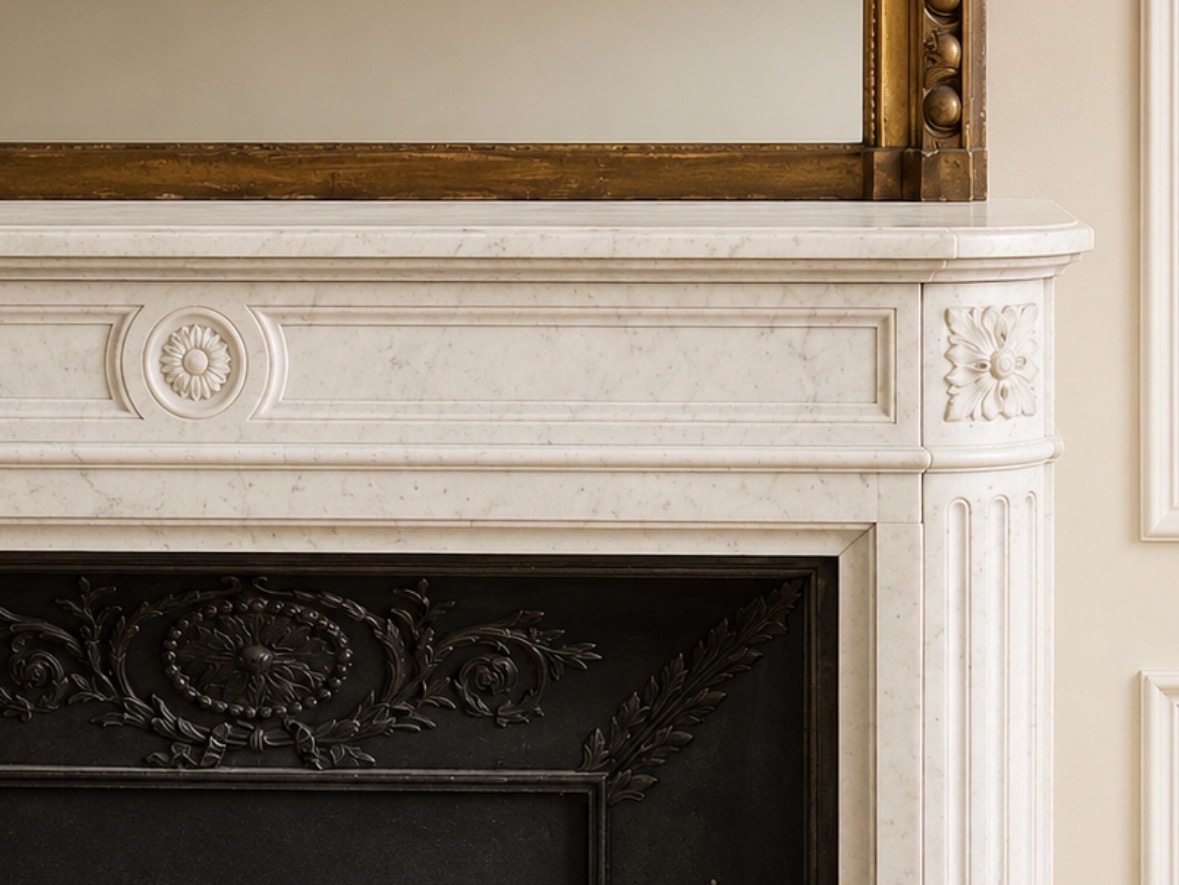 Cheminée ancienne de style Louis XVI réalisée en marbre de Carrare Blanc fin XIXeme siècle -photo-2