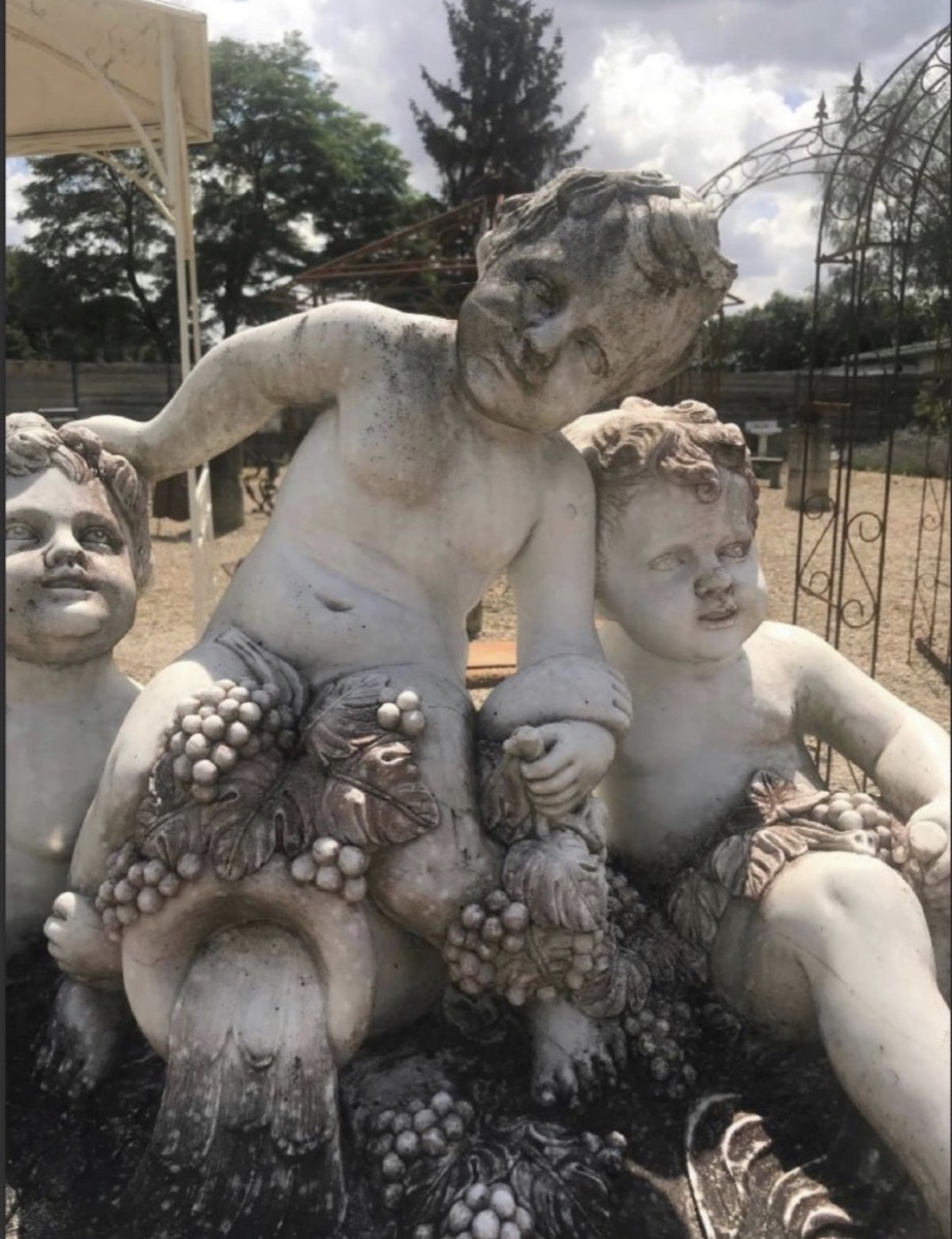 A Large Group Of Children Carved From White Marble, Depicting The Return From The Harvest  -photo-2